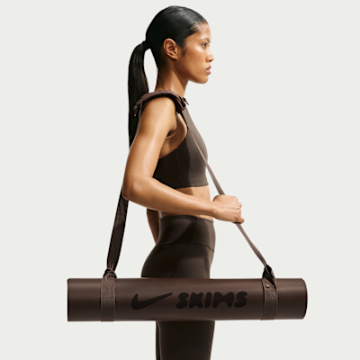 NIKE公式】NikeSKIMS ヨガマット ストラップ.オンラインストア (通販